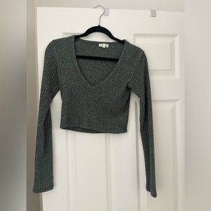 cropped weathered green/grey wilfred aritzia v neck